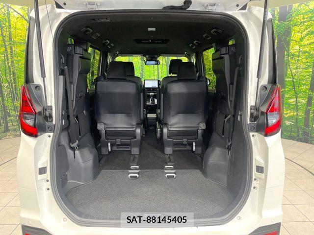 Toyota NOAH 2023-06 8146310-17