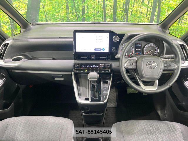 Toyota NOAH 2023-06 8146310-1