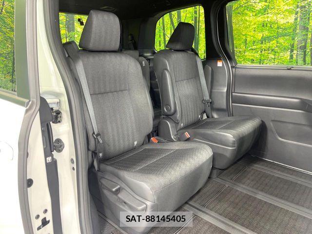 Toyota NOAH 2023-06 8146310-8