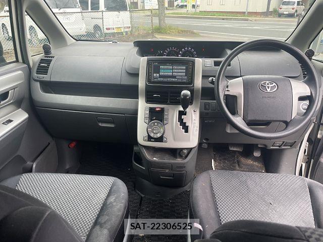 Toyota NOAH 2007-11 8146318-1