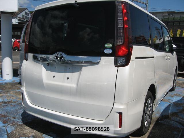 Toyota NOAH 2015-02 8158910-1