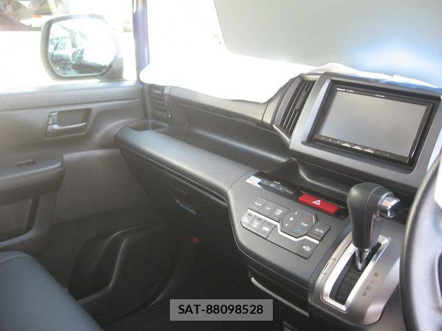 Toyota NOAH 2015-02 8158910-2