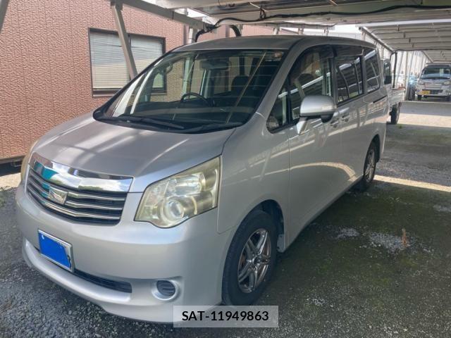 Toyota NOAH 2012-06 8158911-0
