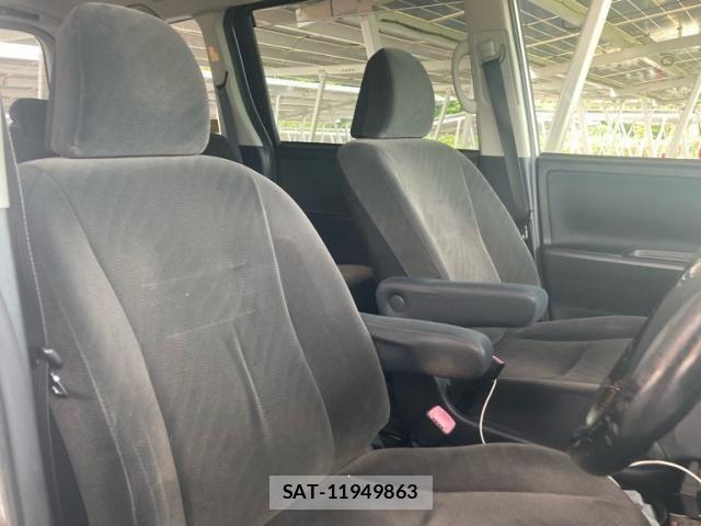 Toyota NOAH 2012-06 8158911-11