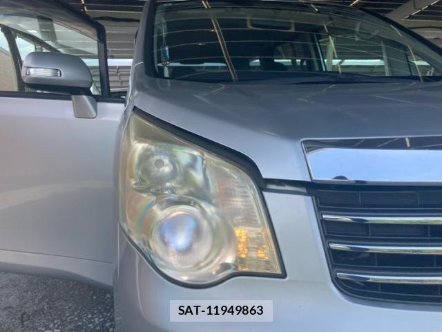 Toyota NOAH 2012-06 8158911-12