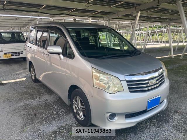 Toyota NOAH 2012-06 8158911-1