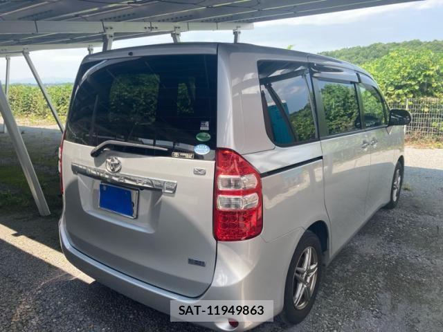 Toyota NOAH 2012-06 8158911-2