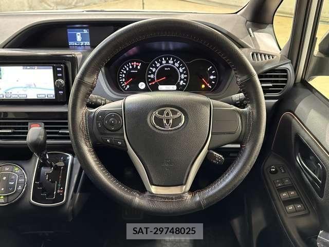 Toyota NOAH 2017-07 8158909-9