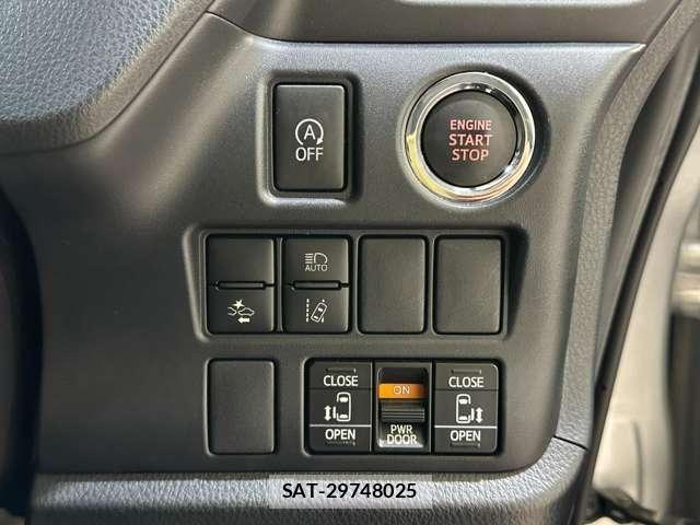 Toyota NOAH 2017-07 8158909-13