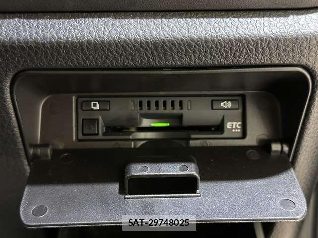Toyota NOAH 2017-07 8158909-14