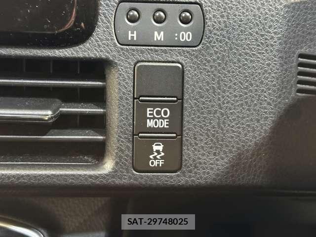 Toyota NOAH 2017-07 8158909-15