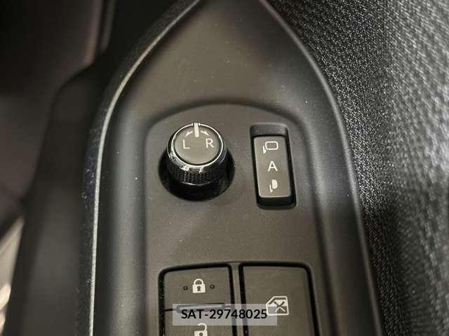 Toyota NOAH 2017-07 8158909-16