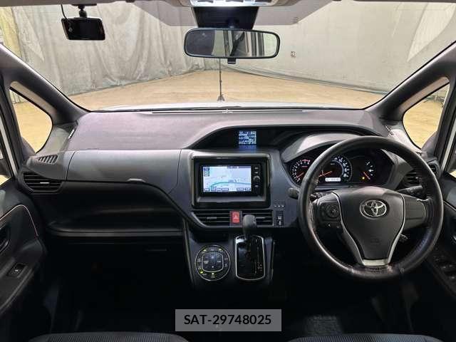 Toyota NOAH 2017-07 8158909-17