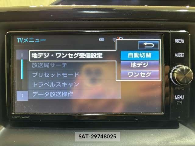 Toyota NOAH 2017-07 8158909-21