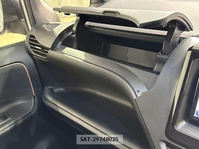 Toyota NOAH 2017-07 8158909-25