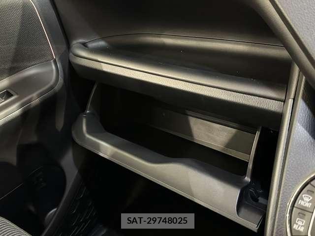 Toyota NOAH 2017-07 8158909-26