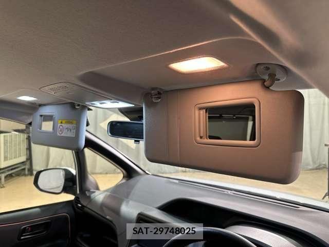 Toyota NOAH 2017-07 8158909-27