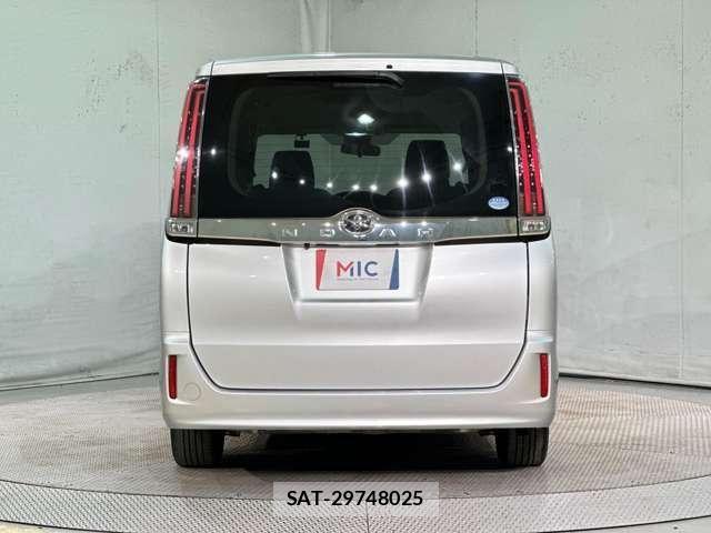 Toyota NOAH 2017-07 8158909-5