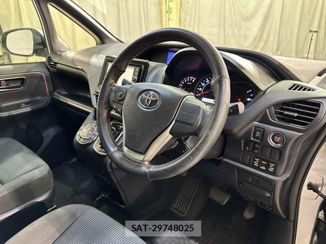 Toyota NOAH 2017-07 8158909-8