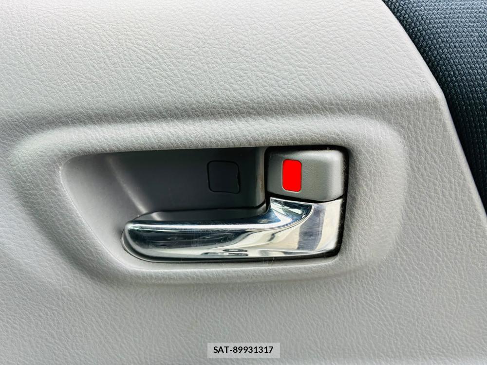 Toyota NOAH 2005-09 8119961-19