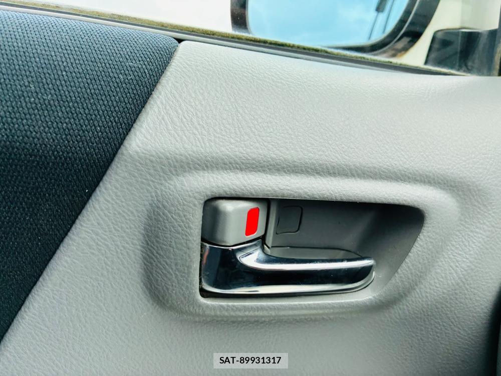 Toyota NOAH 2005-09 8119961-21