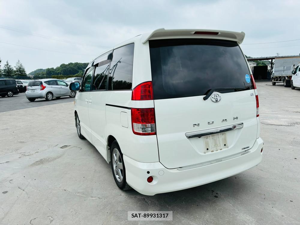 Toyota NOAH 2005-09 8119961-2