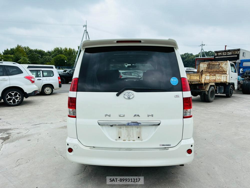 Toyota NOAH 2005-09 8119961-3