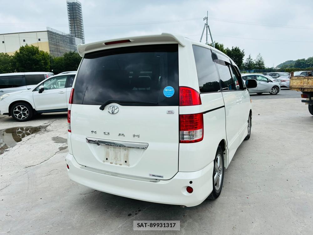 Toyota NOAH 2005-09 8119961-4