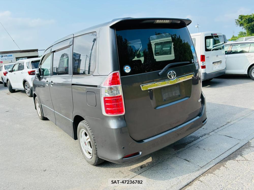 Toyota NOAH 2008-04 8056466-2
