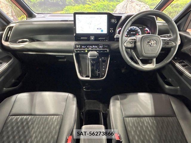 Toyota NOAH 2025-02 8209141-1
