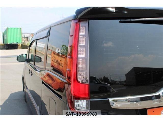 Toyota NOAH 2016-05 8209165-19