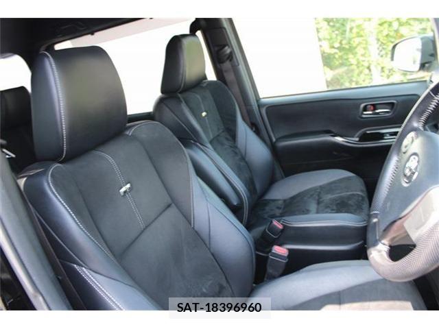 Toyota NOAH 2016-05 8209165-24