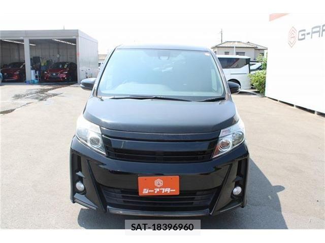 Toyota NOAH 2016-05 8209165-2