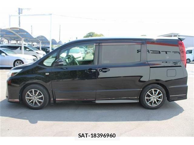 Toyota NOAH 2016-05 8209165-4