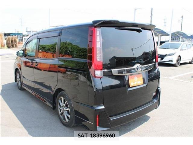Toyota NOAH 2016-05 8209165-5