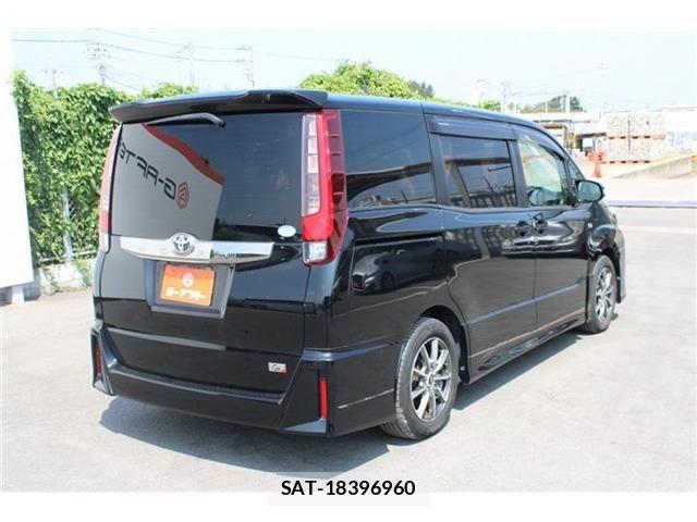 Toyota NOAH 2016-05 8209165-7
