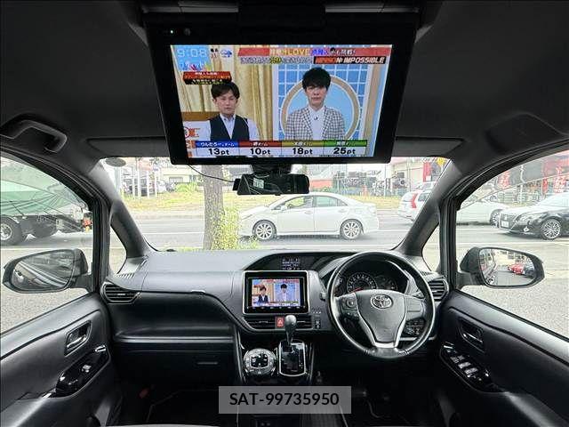 Toyota NOAH 2019-08 8209162-1