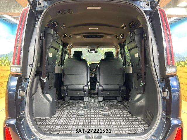 Toyota NOAH 2018-06 8209163-10