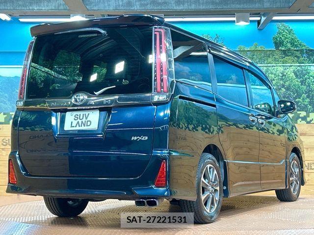 Toyota NOAH 2018-06 8209163-16
