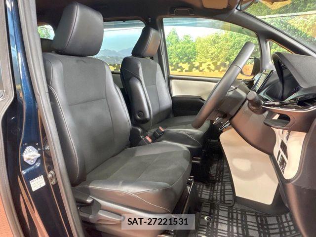 Toyota NOAH 2018-06 8209163-7