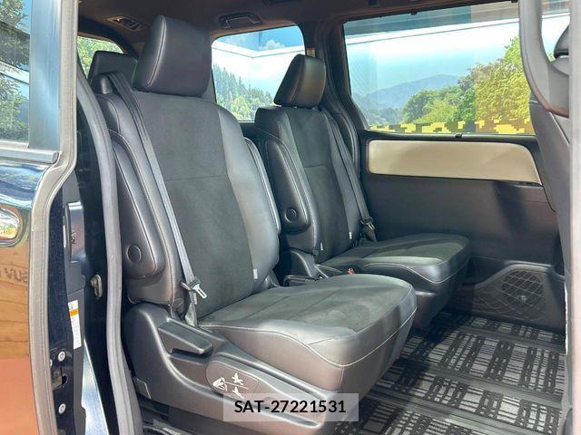 Toyota NOAH 2018-06 8209163-8