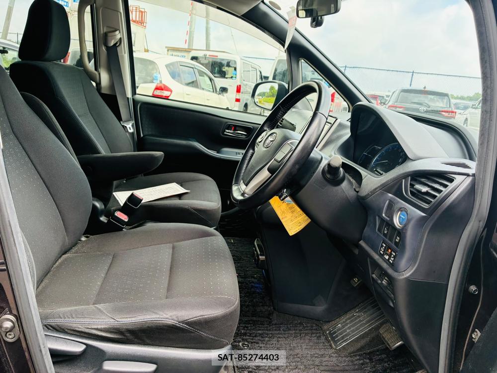 Toyota NOAH 2015-05 8120452-11