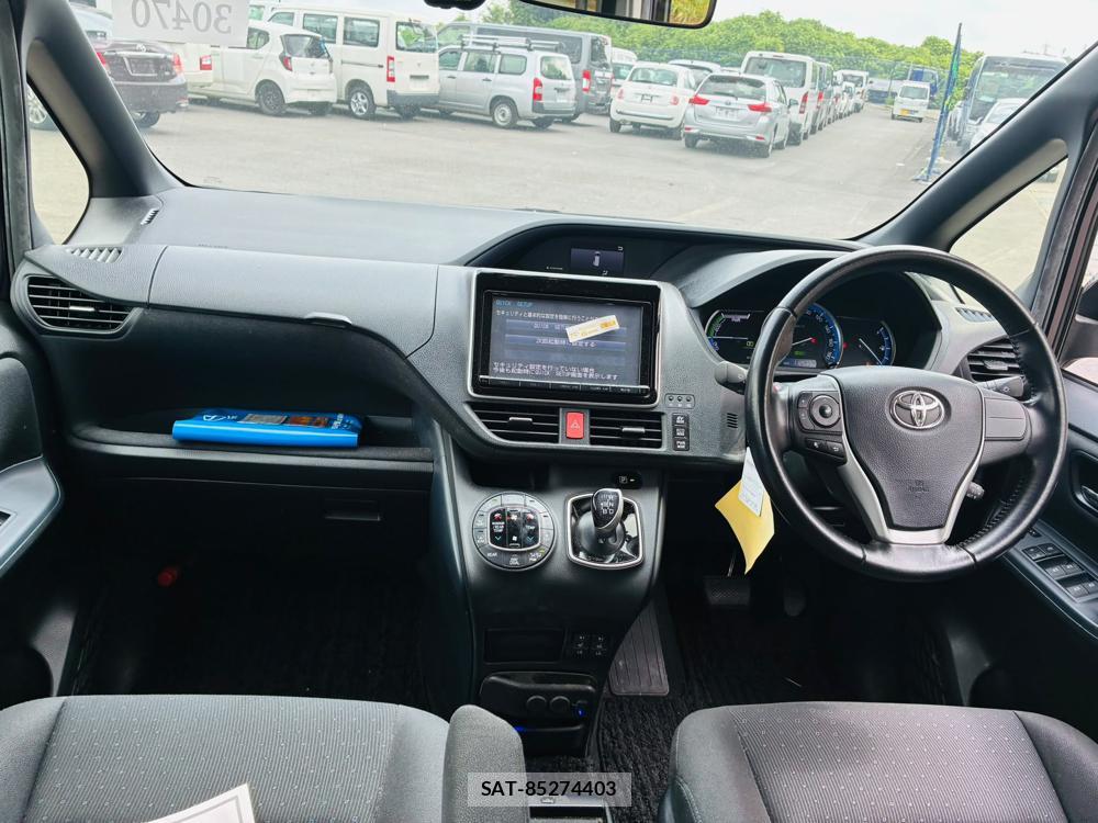 Toyota NOAH 2015-05 8120452-12