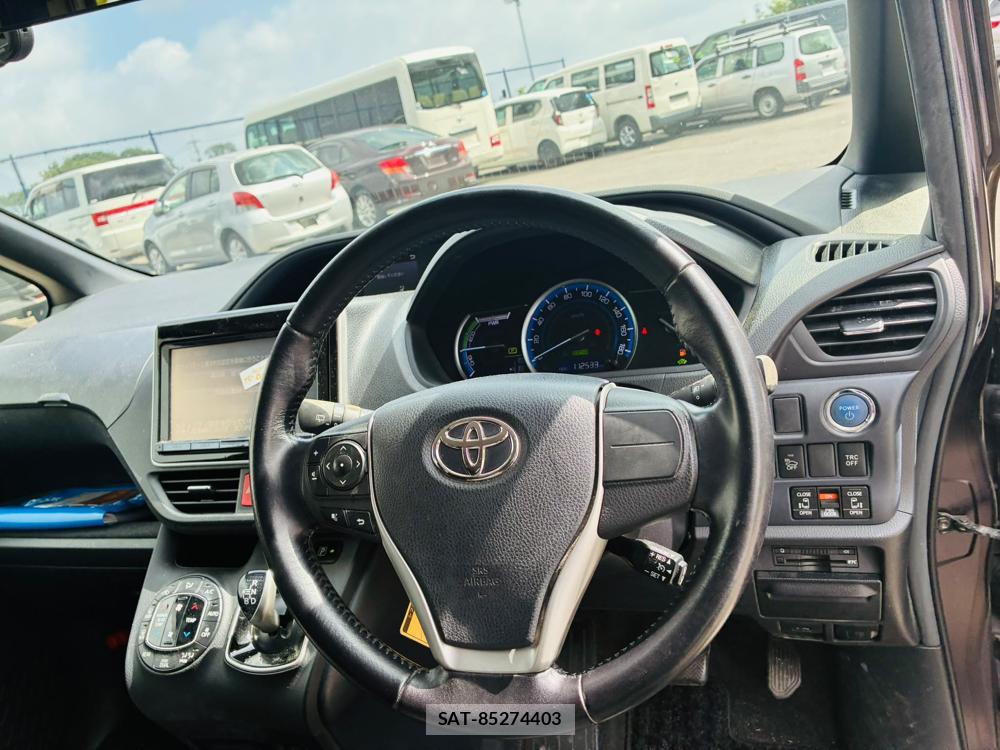 Toyota NOAH 2015-05 8120452-14