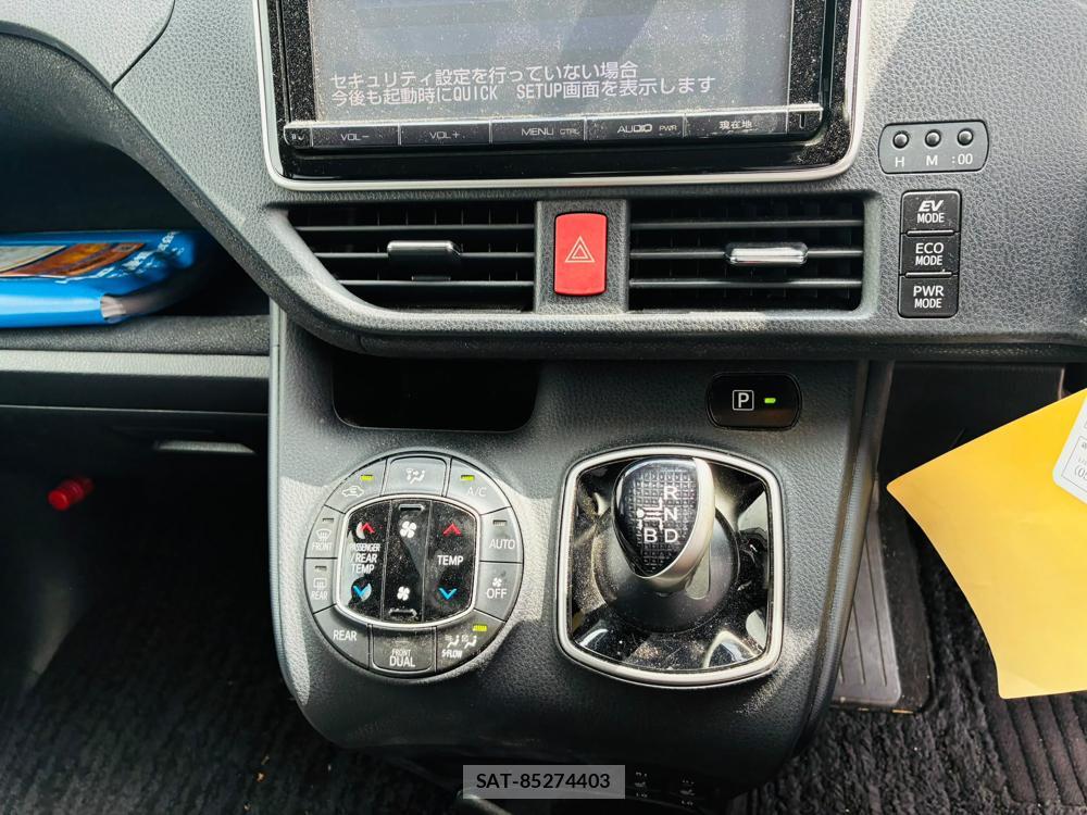 Toyota NOAH 2015-05 8120452-19
