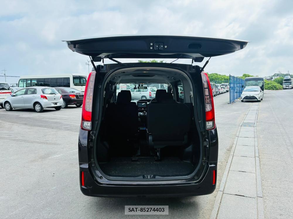 Toyota NOAH 2015-05 8120452-26
