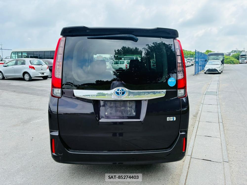 Toyota NOAH 2015-05 8120452-3