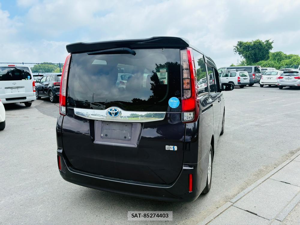 Toyota NOAH 2015-05 8120452-4