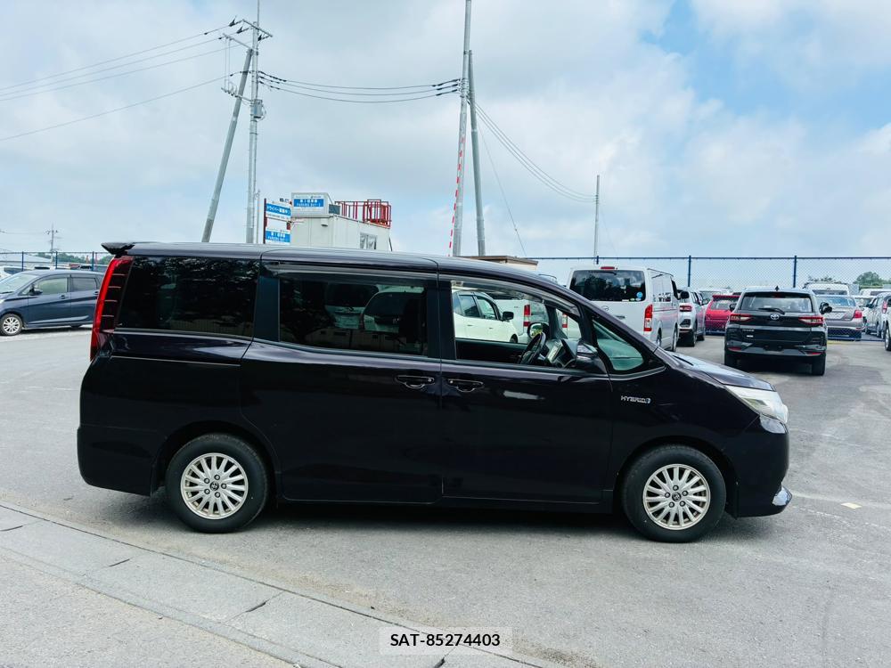 Toyota NOAH 2015-05 8120452-5
