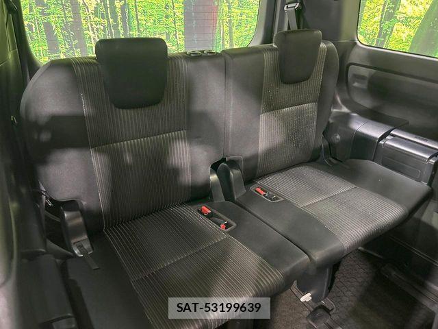 Toyota NOAH 2018-01 8209164-9